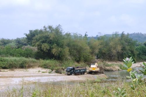 Kiểm điểm chủ tịch xã tự ý cấp phép cho DN 'đổi cát lấy công trình'