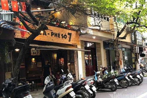 Chủ hàng cà phê tiết lộ chuyện bán hàng ngày đầu mở cửa trở lại