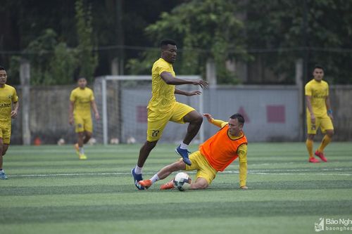 Sông Lam Nghệ An thi đấu nội bộ chờ V.League 2020 trở lại