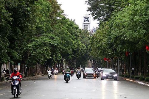 Ngày đầu tiên Hà Nội nới lỏng cách ly xã hội: Hàng quán mở lại, phố xá đông đúc người xe