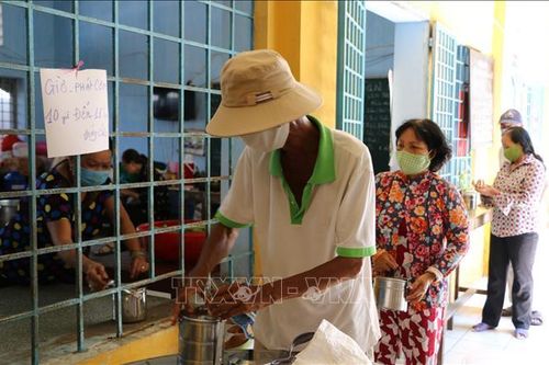Ấm lòng người nghèo trong mùa dịch COVID-19