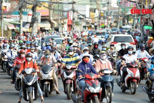 Người dân TP Hồ Chí Minh bắt nhịp trở lại sau 3 tuần giãn cách xã hội