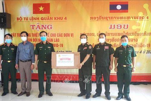 Bộ Tư lệnh Quân khu 4 trao tặng vật tư y tế cho Quân đội nhân dân Lào