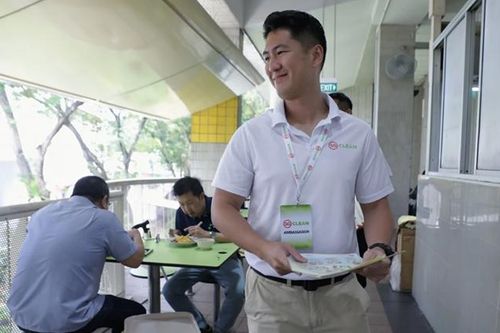 Lao động nghỉ việc tại Singapore đến bệnh viện, nhà ga giúp chính phủ chống COVID-19