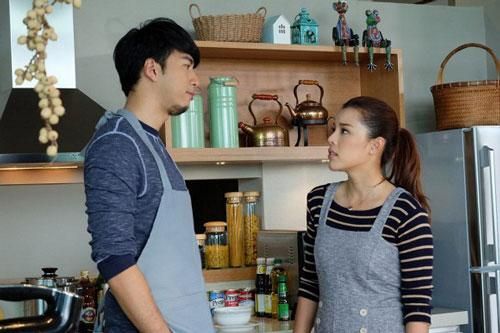 Vừa mở cổng thì có người đàn ông mang đôi giày rách chạy xộc vào nhà, tôi run rẩy gọi chồng xuống giải quyết trong tủi hổ và uất nghẹn