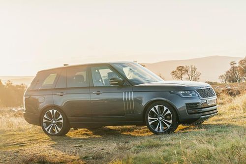 Lô xe Range Rover mới nhất vừa cập cảng Việt Nam, giá từ 4 tỷ đồng