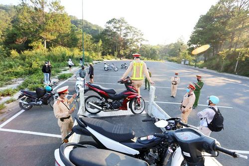 Thanh, thiếu niên tụ tập đua xe, quậy phá: Bài toán nan giải