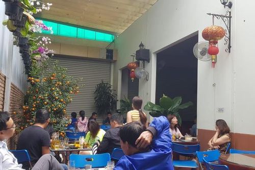 Vợ mở bán cà phê bất chấp lệnh cấm, phó phòng Cảnh sát PCCC bị kiểm điểm