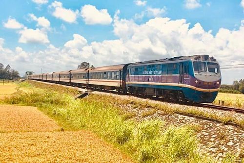 Đường sắt chạy thêm 1 đôi tàu Thống Nhất và 2 đôi tàu địa phương