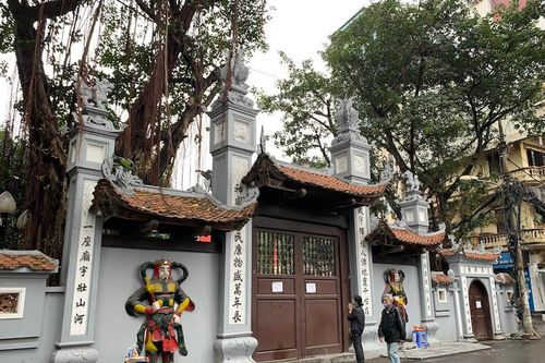 Hà Nội: Đền, chùa vắng khách ngày mùng một