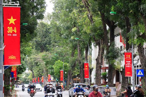 Hà Nội rực rỡ cờ, băng rôn chào mừng các ngày lễ lớn của đất nước