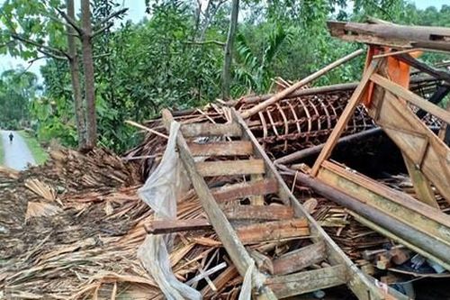 Mưa đá, giông lốc dữ dội ở Tây Bắc gây thiệt hại lớn