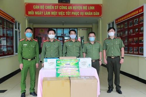 Tuổi trẻ Công an Thủ đô đồng hành cùng cán bộ chiến sỹ làm nhiệm vụ phòng chống dịch Covid 19