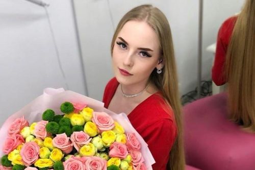 9X từng bị nhầm là cô giáo dạy Toán trở thành mẫu nội y có tiếng