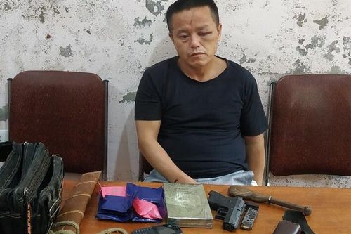 Nổ súng bắt kẻ buôn ma túy