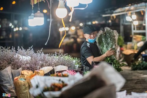 Đi chợ hoa đêm lớn nhất miền Bắc sau khi hết cách ly xã hội