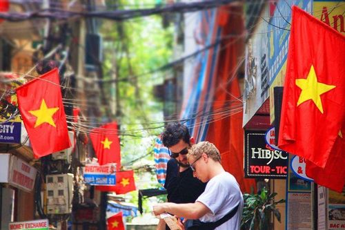 Hà Nội: Treo cờ Tổ quốc dịp 30/4, 1/5 và sinh nhật Bác