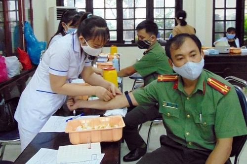 Gần 350 cán bộ, chiến sĩ công an Quảng Nam hiến máu tình nguyện