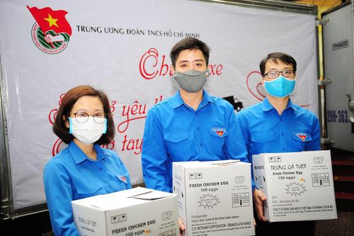 Trao hàng nghìn suất quà đến thanh niên công nhân có hoàn cảnh khó khăn