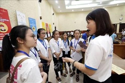 Phát động chiến dịch truyền thông 'Online vui-Vùi Covid'