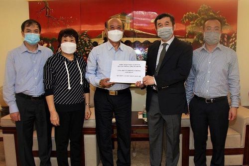 Hội Việt kiều tỉnh Quảng Đông, Trung Quốc quyên tặng 24.000 Nhân dân tệ phòng chống Covid-19 tại Việt Nam
