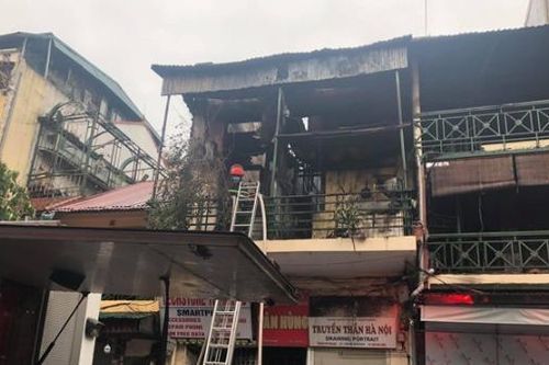 Lại cháy ngôi nhà trên phố Hàng Ngang