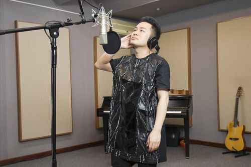 Tùng Dương ra MV cùng nghệ sĩ quốc tế mùa dịch