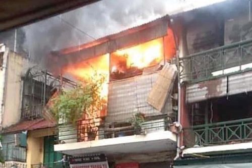 2 ngày sau vụ cháy, ngôi nhà trên phố Hàng Ngang bất ngờ phát lửa