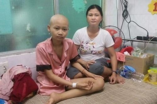 Con đã cưa mất một chân, mẹ còn vài sào khoai mì lo không nổi
