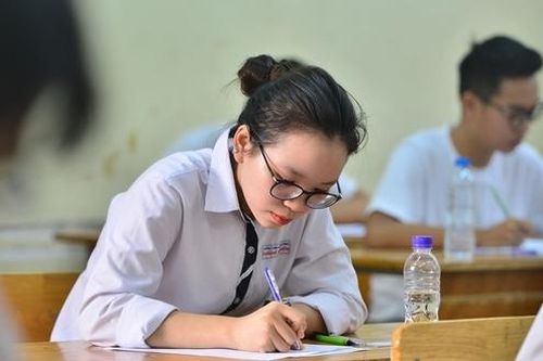 Thí sinh sững sờ, Bộ GD-ĐT hứa sớm công bố đề thi minh họa mới