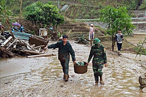 Mưa đá, gió lốc và lũ đầu nguồn tàn phá xã Mù Sang ở Lai Châu