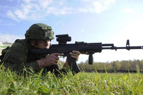 Kalashnikov bàn giao súng trường AK-12 cho quân đội Nga trước kế hoạch