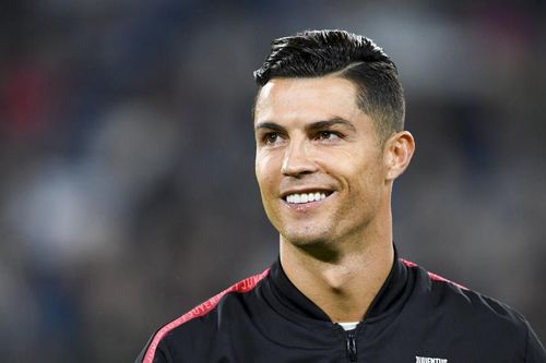 Ronaldo có mua lại quyền đặt tên sân Nou Camp của Barcelona?