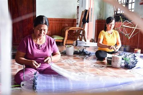 Gia công xăm lưới, nghề mới ở Hải Dương