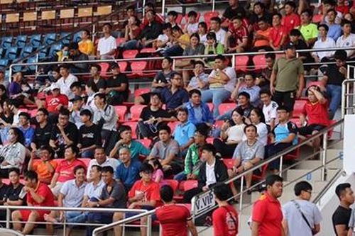 Các giải bóng đá chuyên nghiệp có thể đón khán giả vào tháng 5