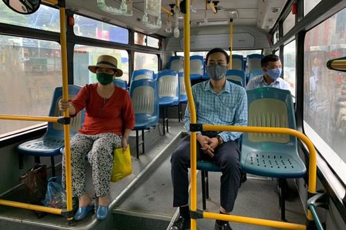 Vắng khách, xe buýt vẫn từ chối vận chuyển người không chấp hành phòng dịch