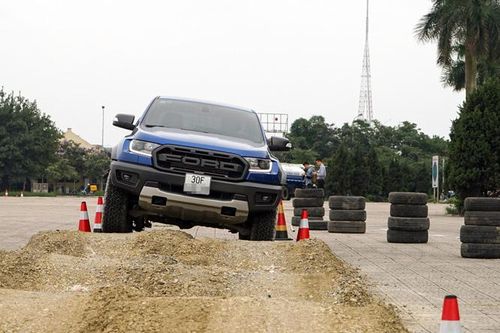 Xe Ford Ranger và Everest cần được cập nhật phần mềm để tránh hư hại hộp số