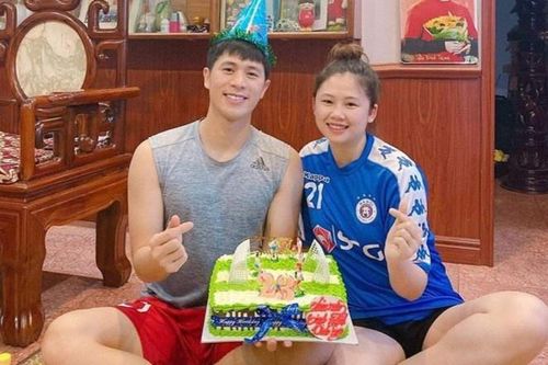 Bạn gái mừng sinh nhật Đình Trọng