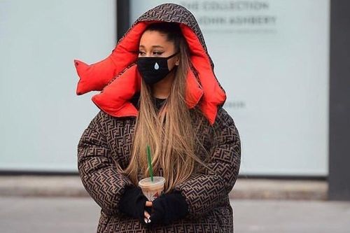 Ariana Grande, Justin Bieber hợp tác làm khẩu trang chống dịch