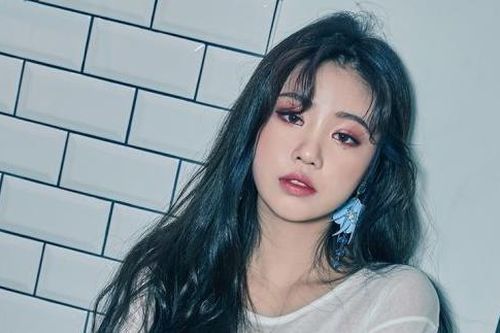 Soojin ((G)I-DLE) sững sờ muốn khóc khi bị chê xấu, ngay trong buổi phát sóng trực tiếp