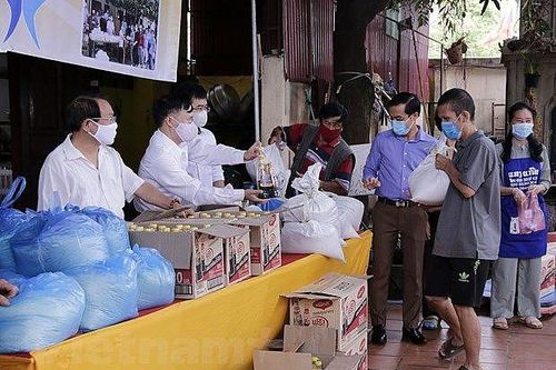 Người Việt tại Lào sẻ chia trong đại dịch Covid-19