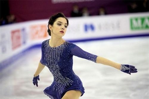 Nữ thần trượt băng Nga bị chỉ trích vì 'đi linh tinh' giữa mùa dịch