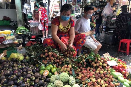 Vải đầu mùa, vừa 'chào sân' đã rớt giá