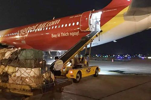 Vietjet hỗ trợ hành khách ảnh hưởng dịch COVID-19 thế nào?