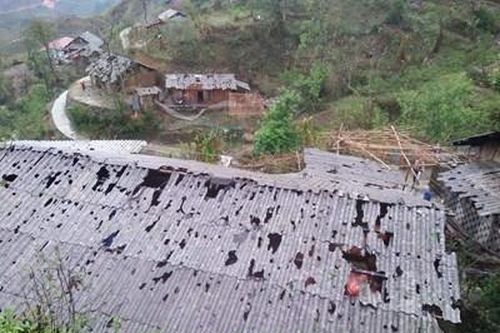 Hãi hùng cảnh tượng mưa đá như 'dội bom' ở Lai Châu