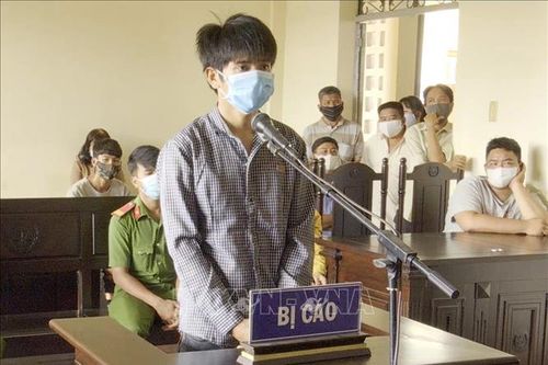 Lãnh án 12 tháng tù vì dùng dao tấn công lực lượng phòng chống dịch COVID-19