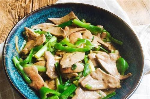Khi ướp gan lợn đừng cho muối, hãy dùng gia vị này đảm bảo món xào ngon mềm không khô