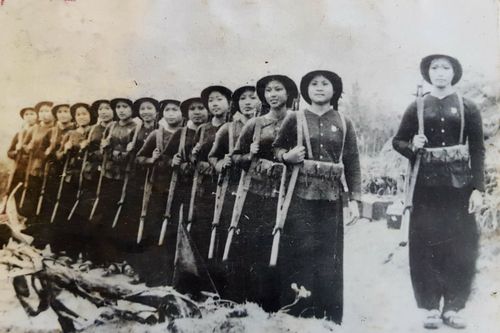 Những bông hoa thép ở Đông Ngàn