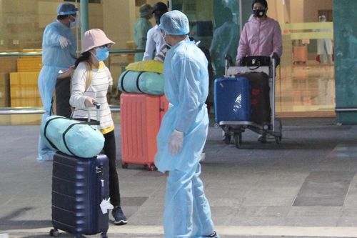 Sân bay Cần Thơ đón 105 công dân từ Indonesia về nước cách ly