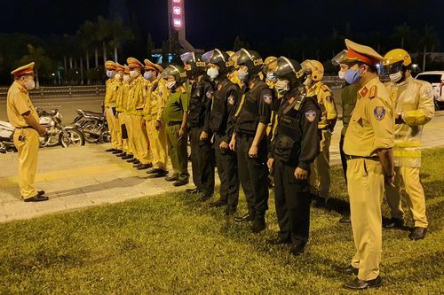 Công an Đà Nẵng ra quân phòng chống 'quái xế' trên phố